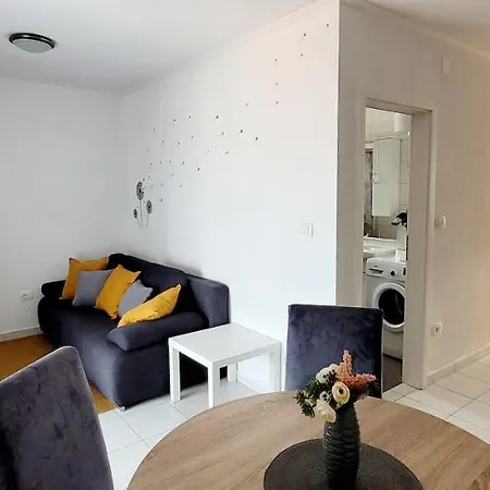 Rocky Apartment Petrovija